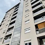 アパート New Modern Rooftop Apartment-free Private Parking, Self Check-in *