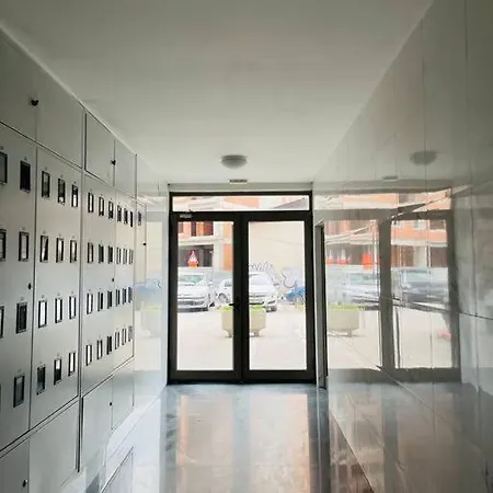 New Modern Rooftop Apartment-free Private Parking *