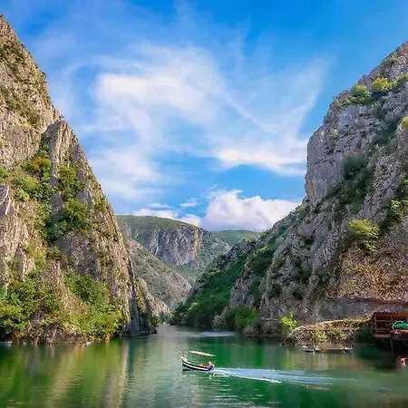 New Modern Rooftop Apartment-free Private Parking, Self Check-in Апартаменты Скопье