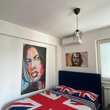 Апартаменти New Modern Rooftop Apartment-free Private Parking, Self Check-in Скоп'є