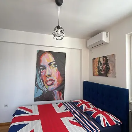 New Modern Rooftop Apartment-free Private Parking, Self Check-in Скоп'є