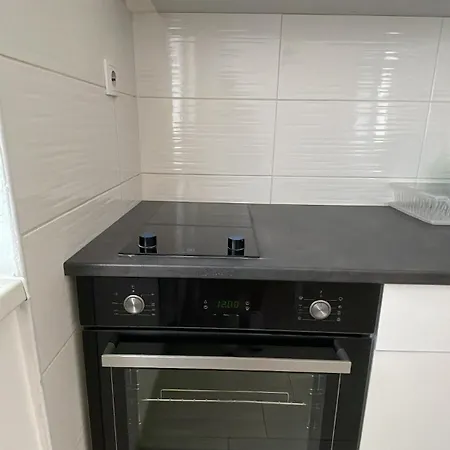 Апартаменты New Modern Rooftop Apartment-free Private Parking, Self Check-in *