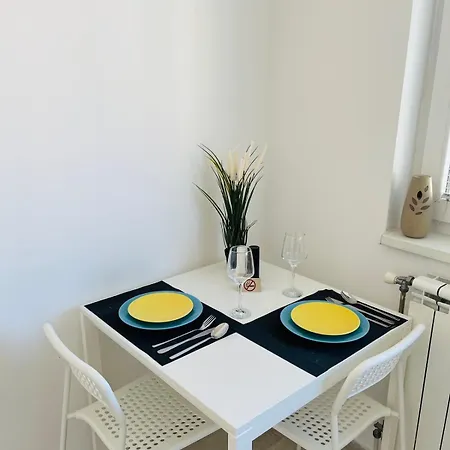 New Modern Rooftop Apartment-free Private Parking, Self Check-in Скопье