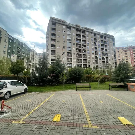 New Modern Rooftop Apartment-free Private Parking *