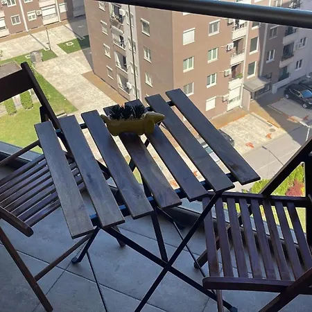 New Modern Rooftop Apartment-free Private Parking *