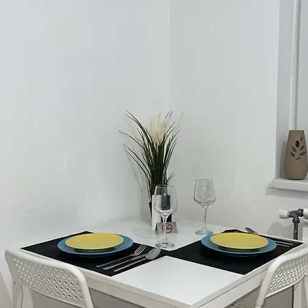 New Modern Rooftop Apartment-free Private Parking, Self Check-in *