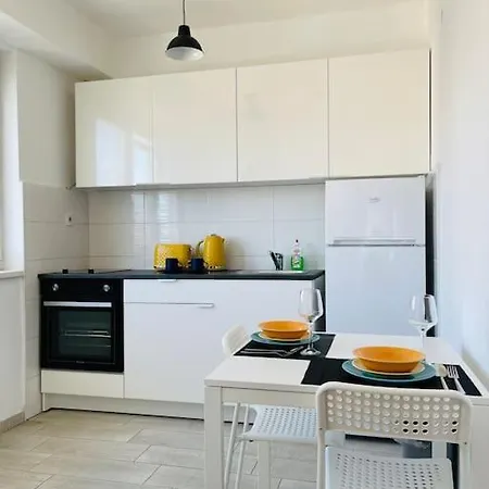 New Modern Rooftop Apartment-free Private Parking Apartment *