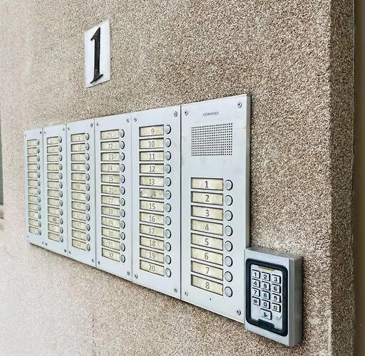 New Modern Rooftop Apartment-free Private Parking, Self Check-in Skopje