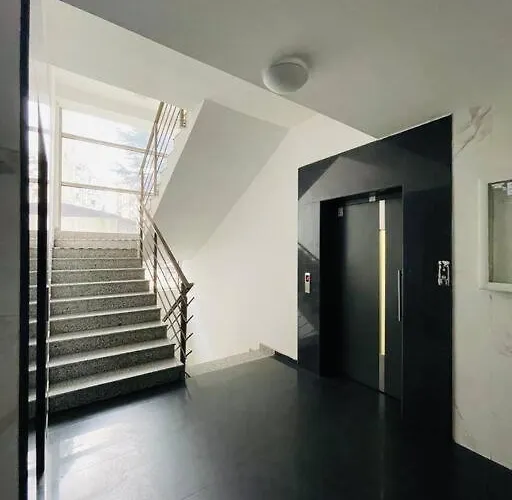 New Modern Rooftop Apartment-free Private Parking, Self Check-in Apartman