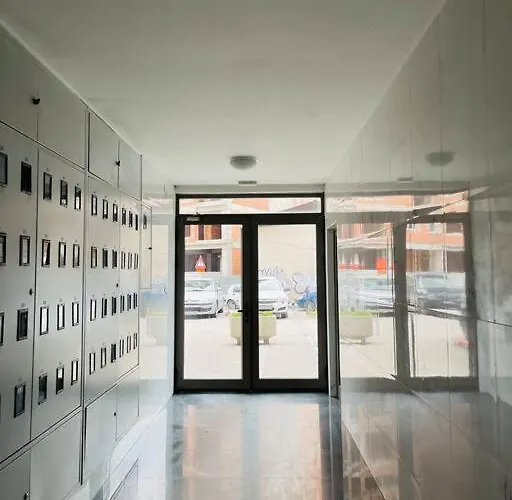 New Modern Rooftop Apartment-free Private Parking, Self Check-in *