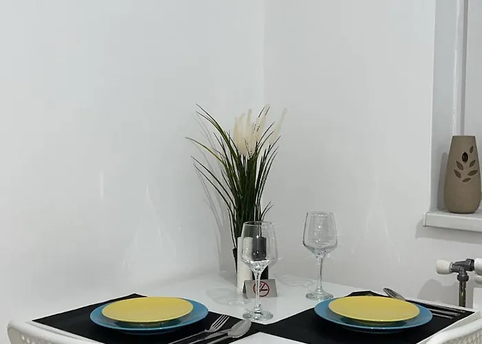 New Modern Rooftop Apartment-free Private Parking, Self Check-in *