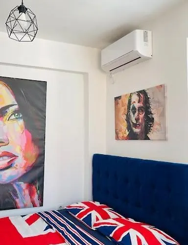 New Modern Rooftop Apartment-free Private Parking, Self Check-in *